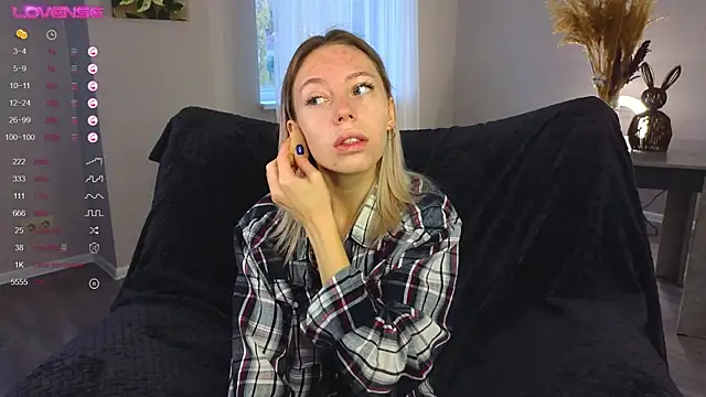 NyxaThorn online show from 09/27/25, 02:56