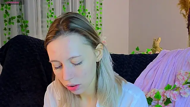 NyxaThorn online show from 12/02/25, 02:41