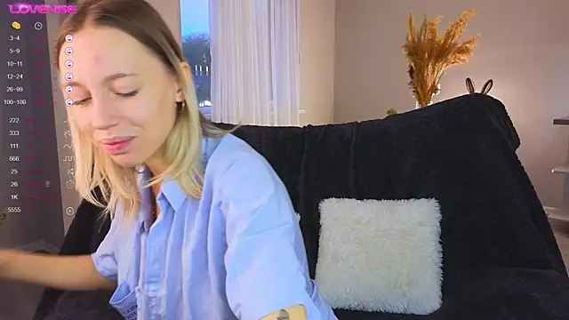 NyxaThorn online show from 10/14/25, 02:39