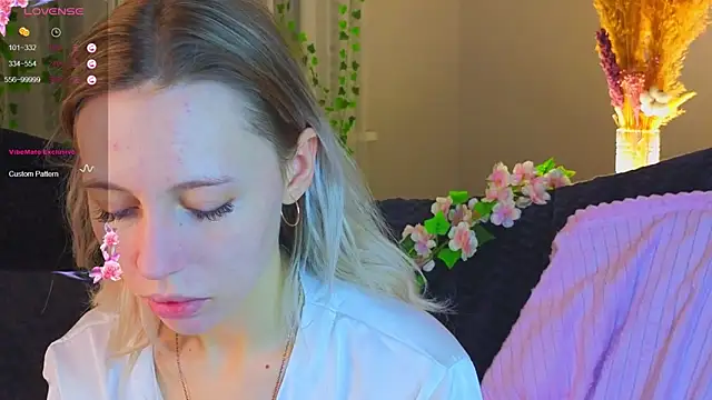 NyxaThorn online show from 12/05/25, 02:37