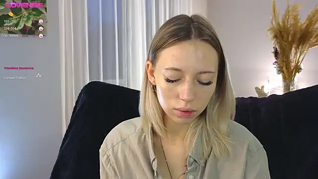 NyxaThorn online show from 10/21/25, 02:38