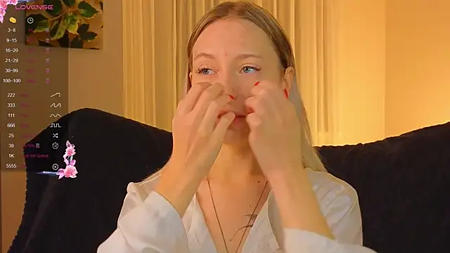 NyxaThorn online show from 11/14/25, 02:43