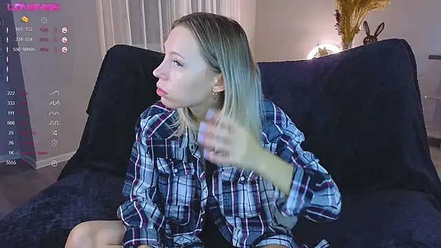 NyxaThorn online show from 10/25/25, 02:39