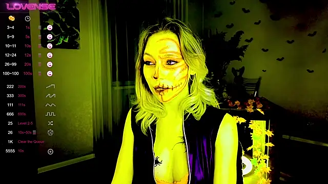 NyxaThorn online show from 10/31/25, 02:35