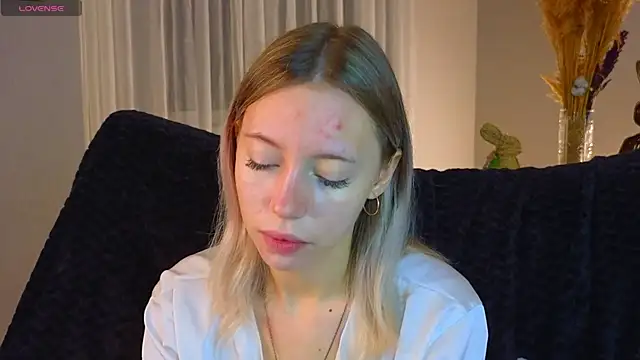 NyxaThorn online show from 11/23/25, 02:38