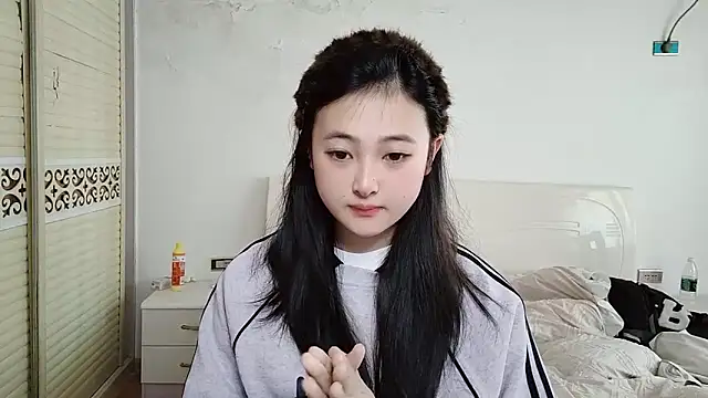 xxz98 online show from 12/17/25, 04:28