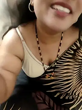 Snapshot of Aunty_Boy_143 chatting on 10/08/25, 12:50 Aunty Boy 143 online show from 10/08/25, 12:50