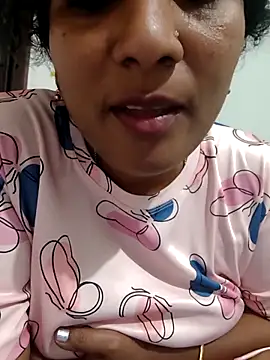 Snapshot of Aunty_Boy_143 chatting on 10/31/25, 06:15 Aunty Boy 143 online show from 10/31/25, 06:15