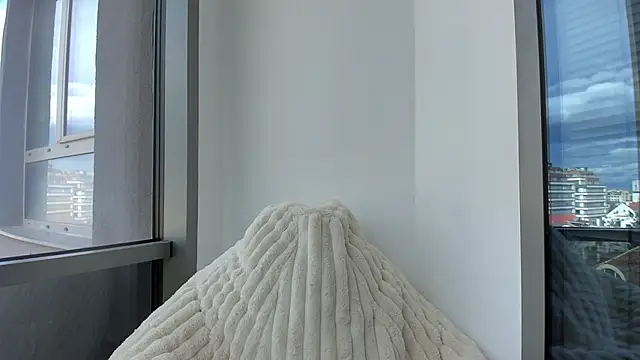 Snapshot of FoxieKiss chatting on 11/21/25, 09:30 FoxieKiss online show from 11/21/25, 09:30