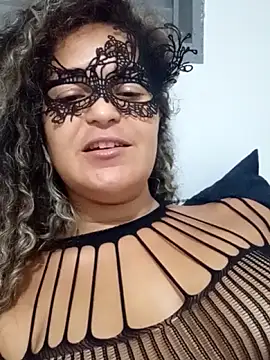 RaphinhaSanches online show from 12/16/25, 02:32