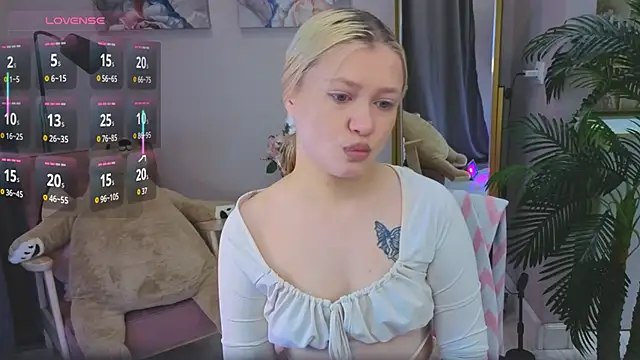 Millie Vanillies online show from 10/12/25, 03:24