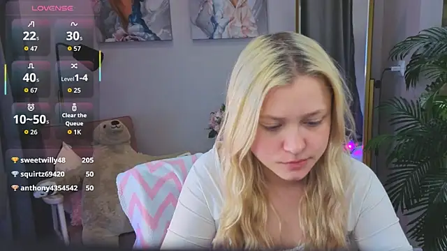 Millie Vanillies online show from 10/13/25, 04:14