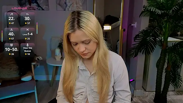 Millie Vanillies online show from 10/19/25, 01:36