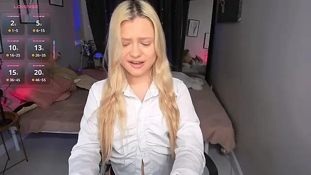 Millie Vanillies online show from 10/13/25, 08:32