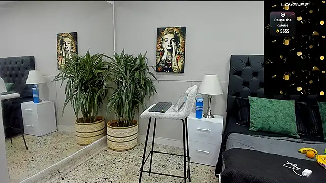 Snapshot of emilio_brandon chatting on 10/20/25, 10:49 emilio brandon online show from 10/20/25, 10:49