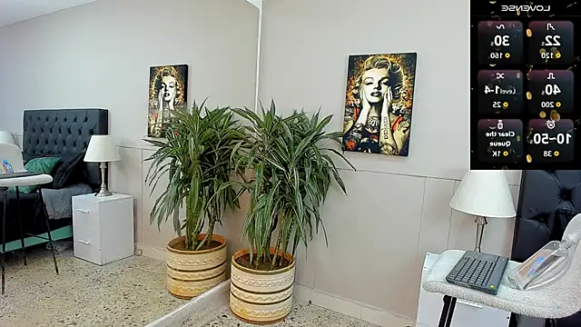 Snapshot of emilio_brandon chatting on 10/15/25, 10:56 emilio brandon online show from 10/15/25, 10:56