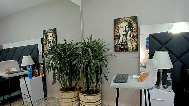 Snapshot of emilio_brandon chatting on 11/05/25, 11:02 emilio brandon online show from 11/05/25, 11:02