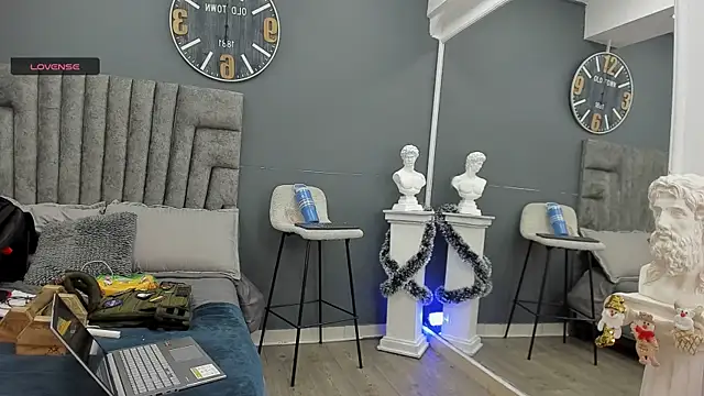 Snapshot of emilio_brandon chatting on 12/16/25, 11:36 emilio brandon online show from 12/16/25, 11:36