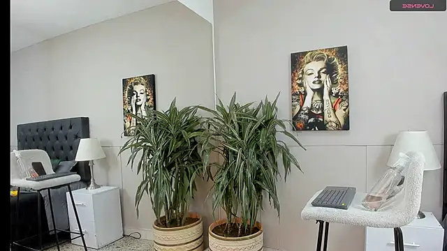 Snapshot of emilio_brandon chatting on 10/28/25, 10:47 emilio brandon online show from 10/28/25, 10:47