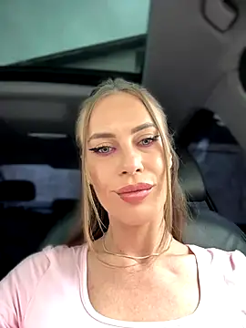  JessyRey  online show from 11/05/25, 12:30