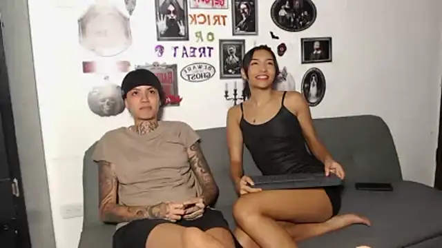 ParisAndVi online show from 10/26/25, 08:20