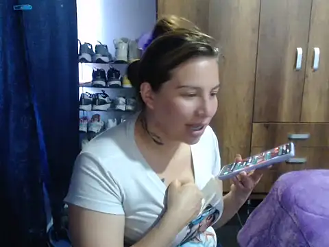 cloequeen15 online show from 12/01/25, 10:32