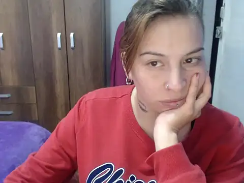 Snapshot of cloequeen15 chatting on 10/09/25, 06:52 cloequeen15 online show from 10/09/25, 06:52