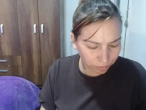 cloequeen15 online show from 11/14/25, 05:38