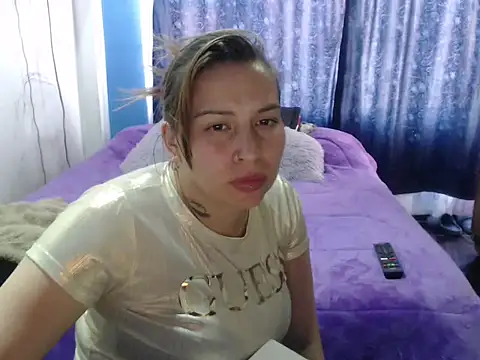 Snapshot of cloequeen15 chatting on 10/03/25, 06:42 cloequeen15 online show from 10/03/25, 06:42