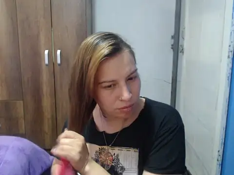 Snapshot of cloequeen15 chatting on 10/27/25, 08:10 cloequeen15 online show from 10/27/25, 08:10