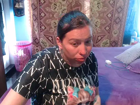 cloequeen15 online show from 04/21/26, 04:46