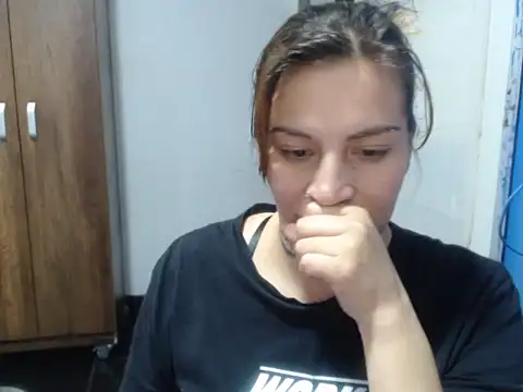 cloequeen15 online show from 11/12/25, 06:34