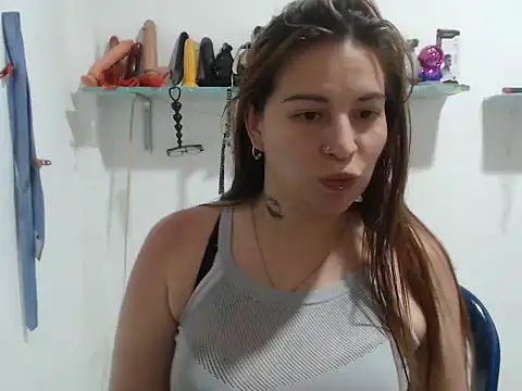 Snapshot of cloequeen15 chatting on 09/26/25, 05:09 cloequeen15 online show from 09/26/25, 05:09