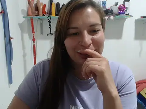 Snapshot of cloequeen15 chatting on 09/25/25, 06:36 cloequeen15 online show from 09/25/25, 06:36