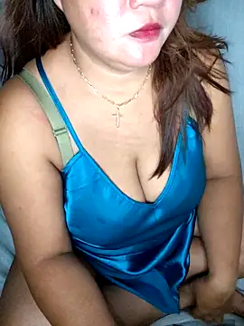 Snapshot of lady_rosie chatting on 10/09/25, 01:11 lady rosie online show from 10/09/25, 01:11