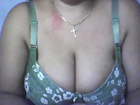 Snapshot of lady_rosie chatting on 09/15/25, 01:17 lady rosie online show from 09/15/25, 01:17