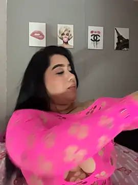 Aliciawhitee online show from 04/24/26, 02:57