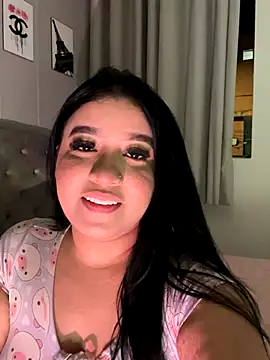 Snapshot of Aliciawhitee chatting on 10/20/25, 01:51 Aliciawhitee online show from 10/20/25, 01:51