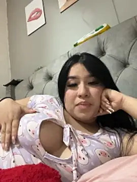 Snapshot of Aliciawhitee chatting on 10/11/25, 02:12 Aliciawhitee online show from 10/11/25, 02:12