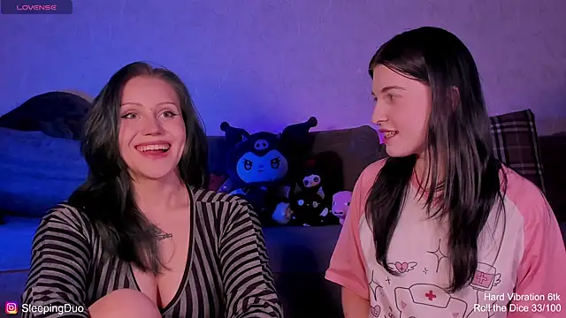 Snapshot of Threesomebabes chatting on 06/04/26, 06:12 Threesomebabes online show from 06/04/26, 06:12