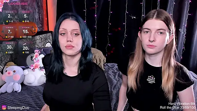Snapshot of Threesomebabes chatting on 10/20/25, 10:27 Threesomebabes online show from 10/20/25, 10:27