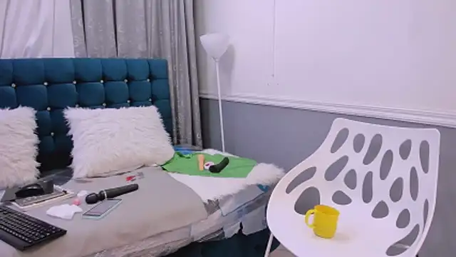 Oriana Jhonson online show from 11/19/25, 09:42