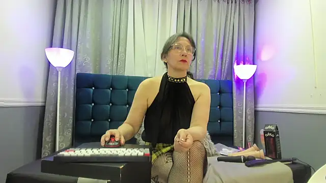Snapshot of Oriana_Jhonson chatting on 06/18/26, 12:20 Oriana Jhonson online show from 06/18/26, 12:20