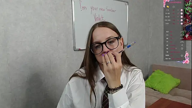 Snapshot of Violetwin chatting on 09/22/25, 05:19 Violetwin online show from 09/22/25, 05:19