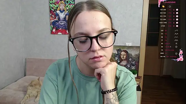 Snapshot of Violetwin chatting on 09/26/25, 05:53 Violetwin online show from 09/26/25, 05:53