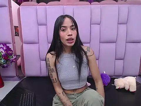 hazel 18  online show from 04/15/26, 05:17