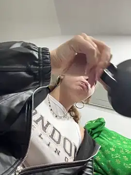 Samantha 2190 online show from 12/19/25, 05:32