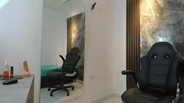 Snapshot of zafina_09 chatting on 10/04/25, 12:07 zafina 09 online show from 10/04/25, 12:07