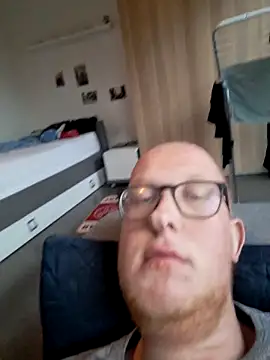 geilerd122 online show from 10/25/25, 04:18