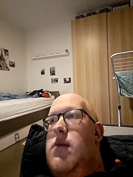 geilerd122 online show from 10/26/25, 05:35